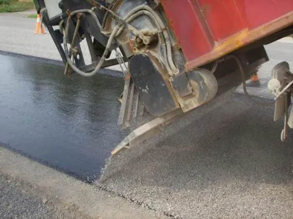 Emulsified asphalt is widely used in asphalt pavement construction_1